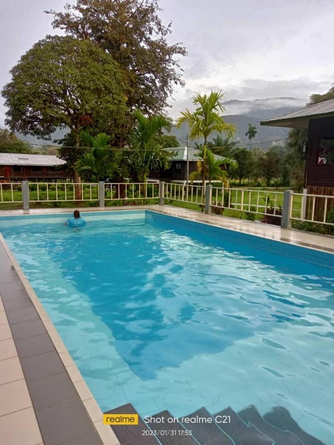 Benarat Lodge Mulu Eksteriør billede
