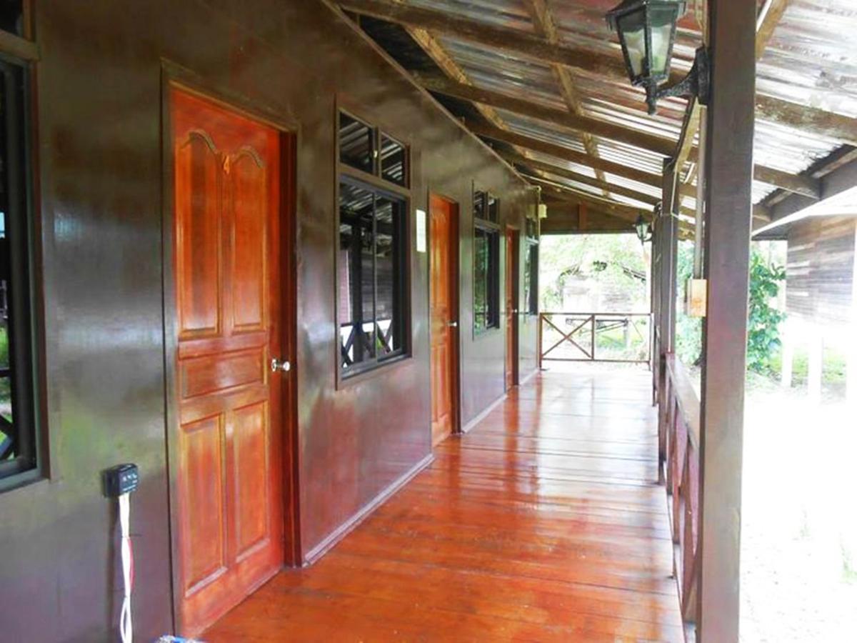 Benarat Lodge Mulu Eksteriør billede
